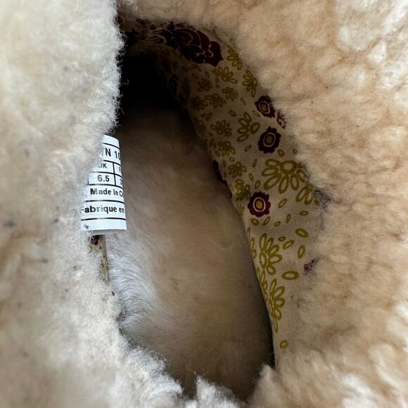 UGG Australia Carnagie Wedge Boots Shearling Cuff Suede Studded Sz 8 - Picture 13 of 16